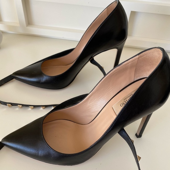 Shoes - Picture 4 of 6